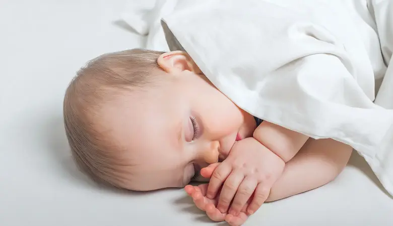 Ein schlafendes Baby, ca. 4 Monate alt