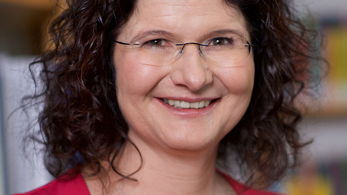 Porträtfoto: Dr. Maya Götz.